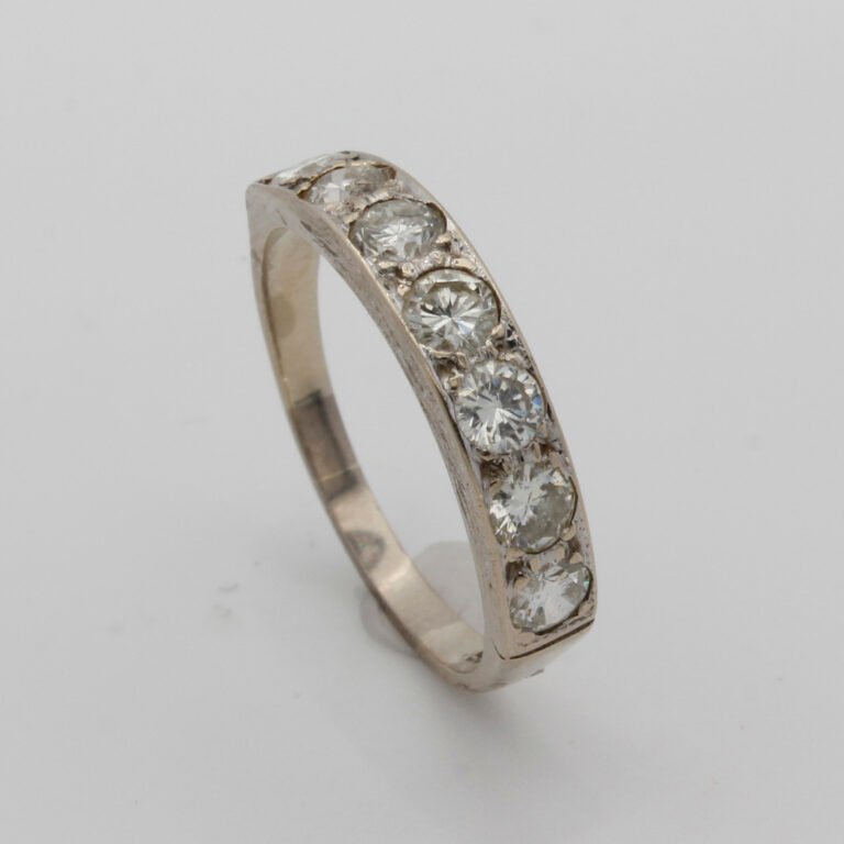 eCommerce jewelry retouch for clean white background product images